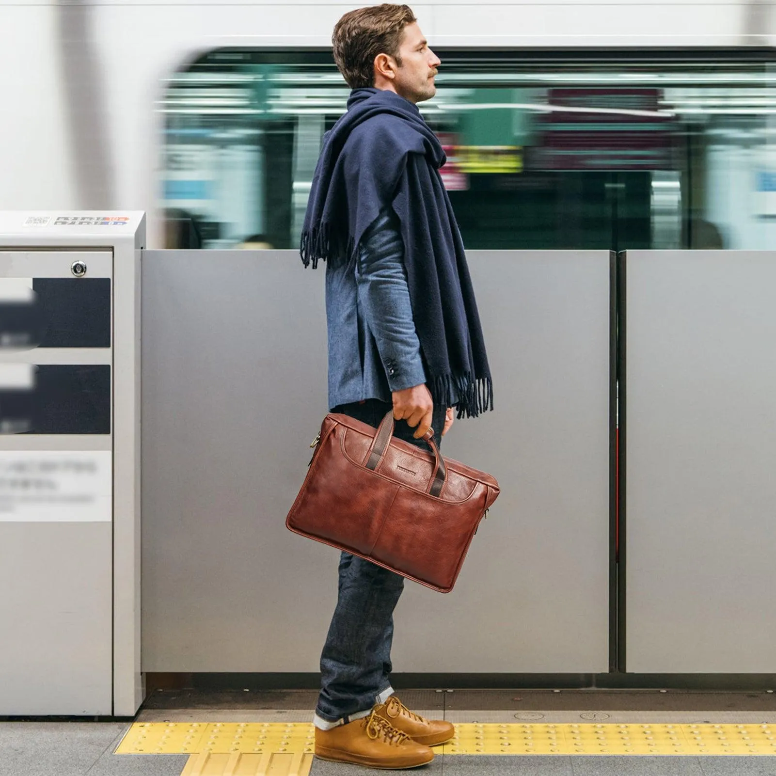 17 inch Men's Briefcase Messenger Bag — Business Lawyer