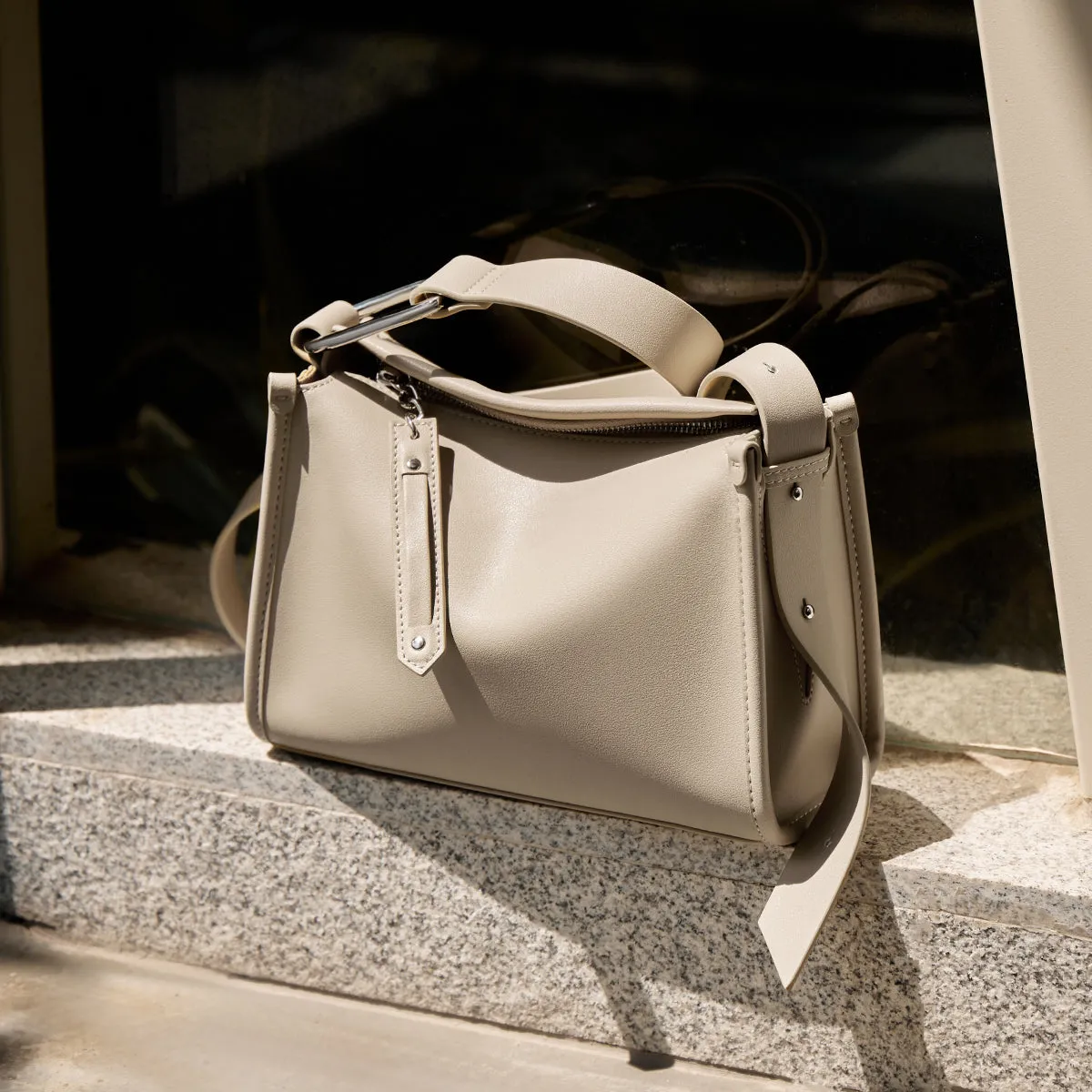 Classic Grace Shoulder Bag