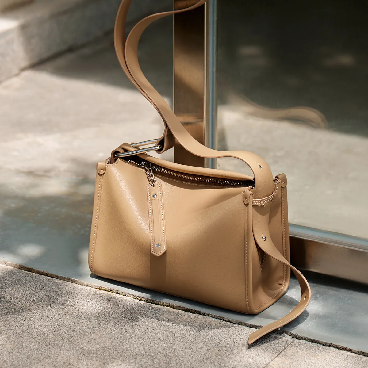 Classic Grace Shoulder Bag