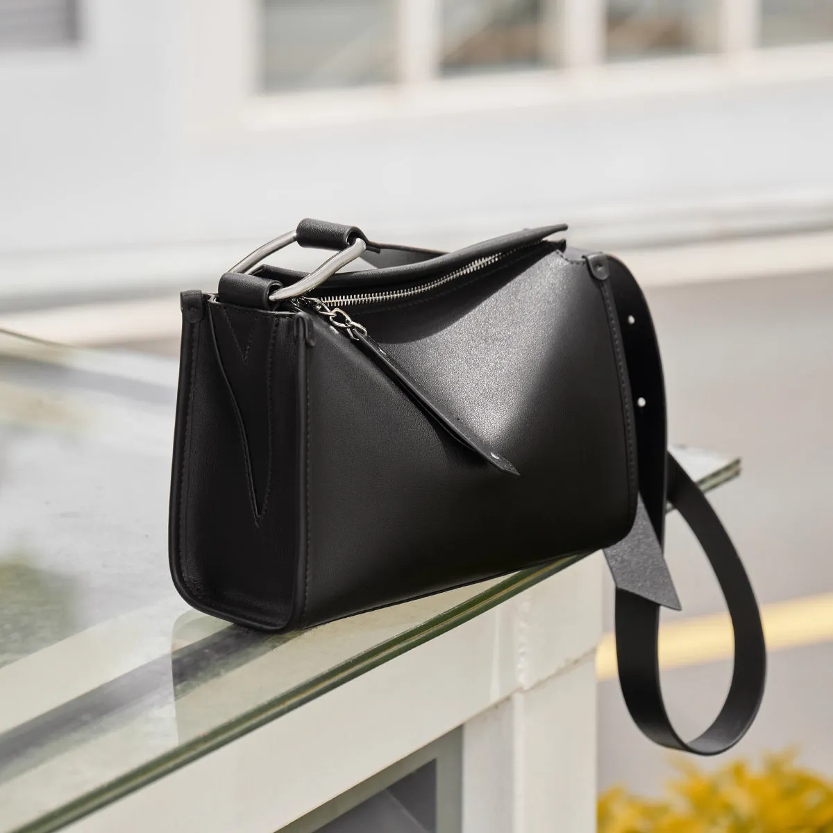 Classic Grace Shoulder Bag