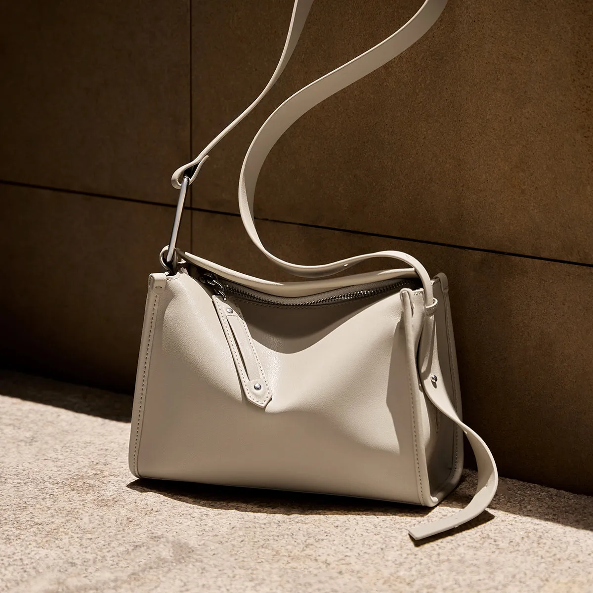 Classic Grace Shoulder Bag