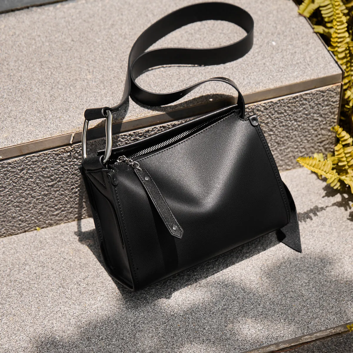 Classic Grace Shoulder Bag